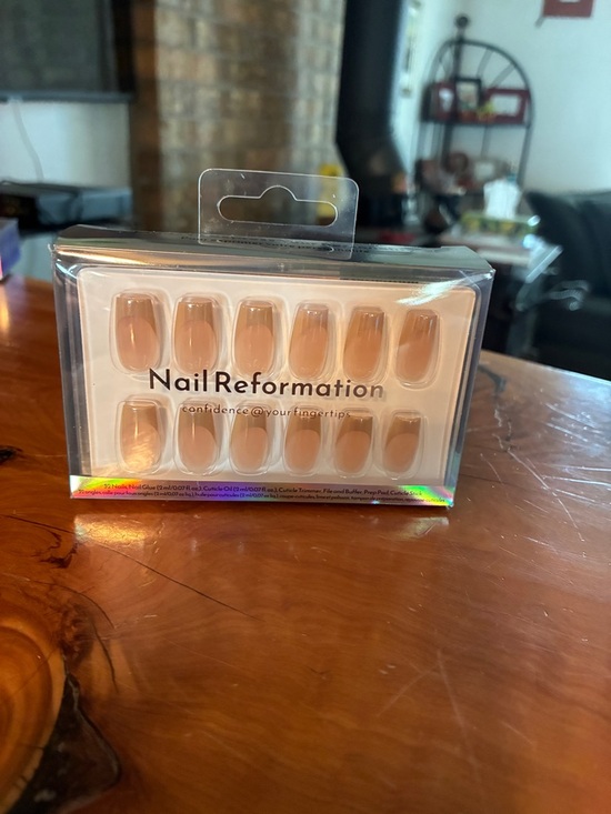 Reformation Other - Reformation Press-On Nails — Nude Tan Set